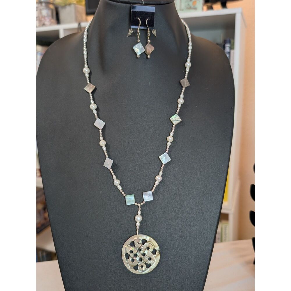 Artisan Made in Alaska Carved Black Lip Oyster Shell Knot Necklace Set